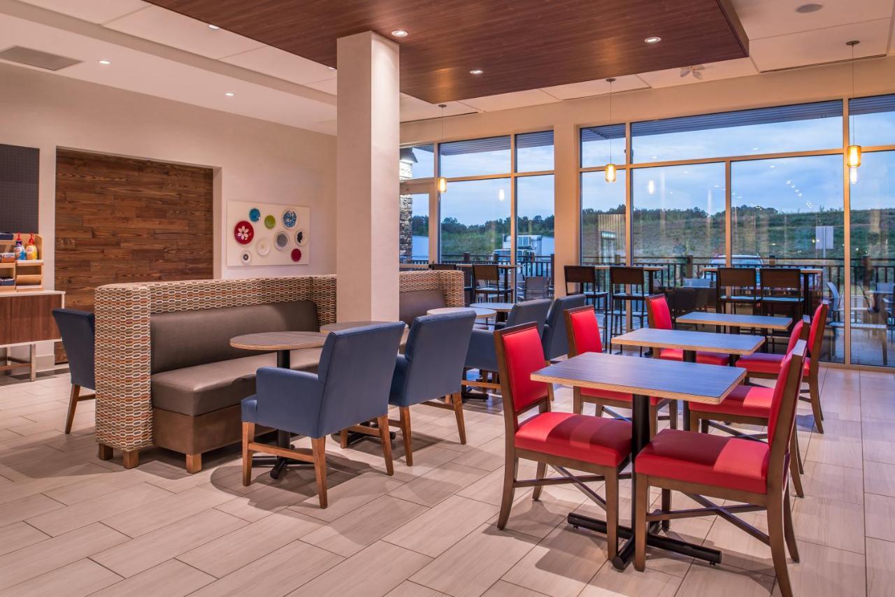 Holiday Inn Express & Suites Farmville By Ihg Exterior foto
