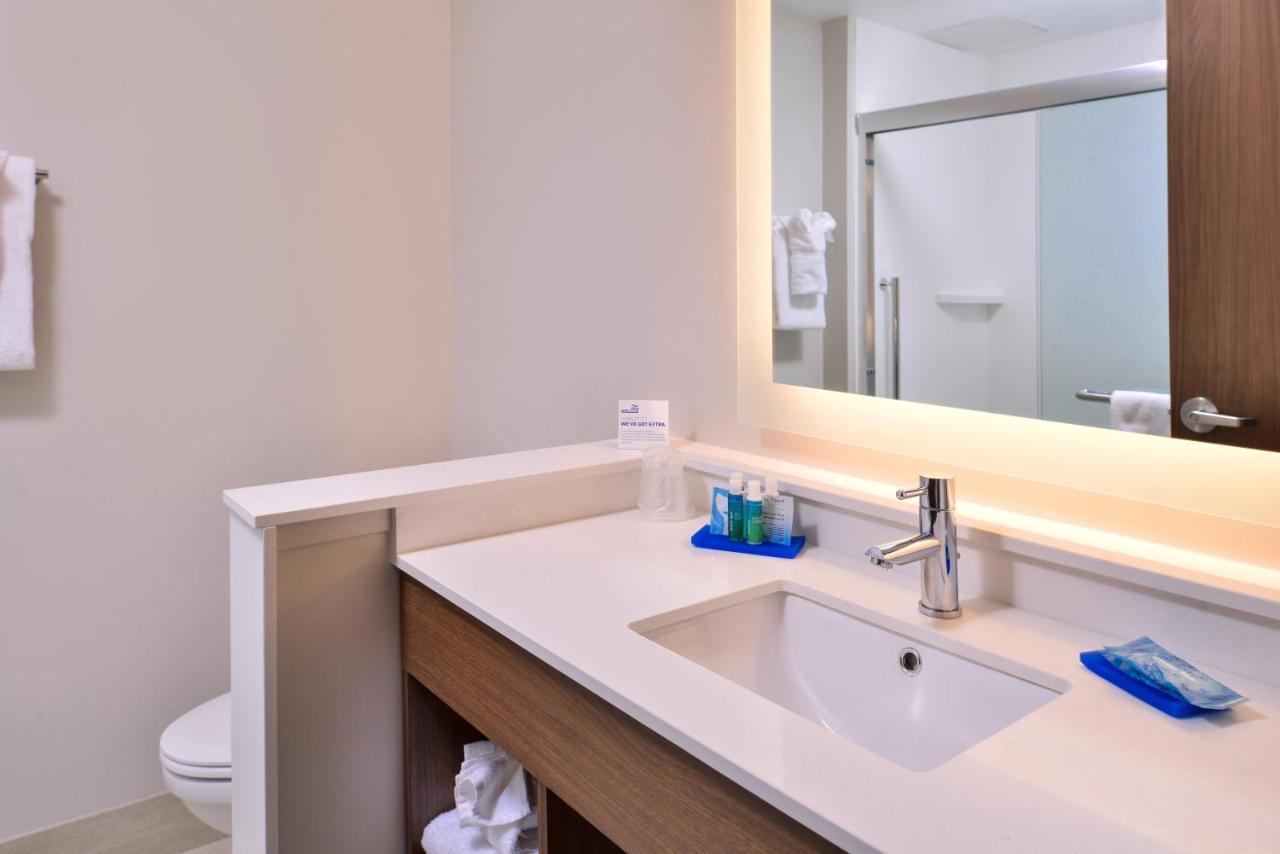Holiday Inn Express & Suites Farmville By Ihg Exterior foto