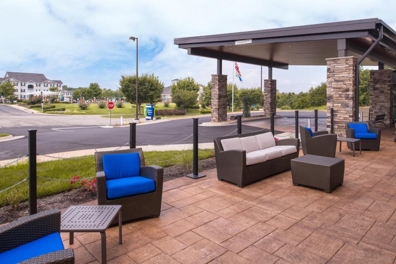 Holiday Inn Express & Suites Farmville By Ihg Exterior foto